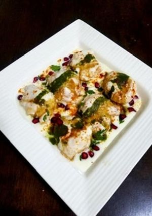 A picture of Dahi vada.