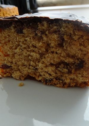 A picture of Chocolate Topped Sultana Flapjack Cake.