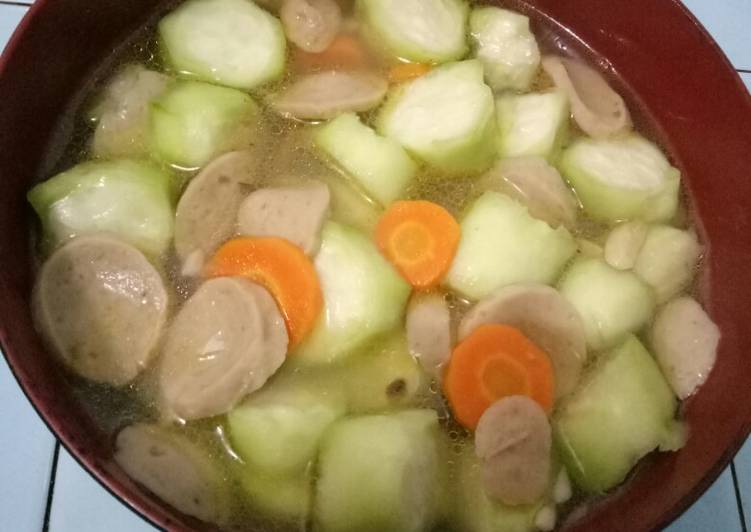 Rahasia Menghidangkan Sup bening oyong wortel bakso Untuk Pemula!