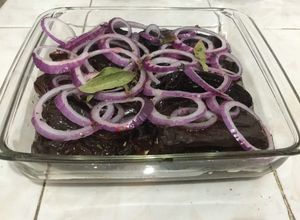 Una foto de Chiles mulatos rellenos de queso cotija