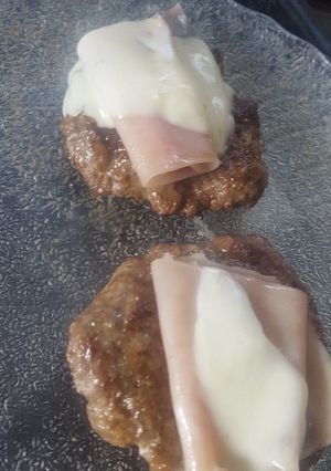Una foto de Paty casero con jamón y queso!!
