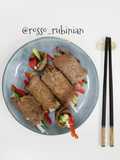 Involtini fritti di manzo con riso glutinoso (Sogogi chabssal mali tuikim)