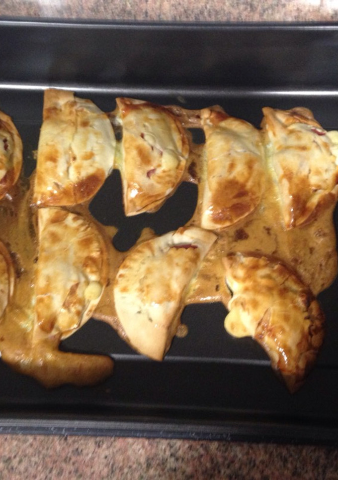 Una foto de Empanadillas de mortadela y queso al horno