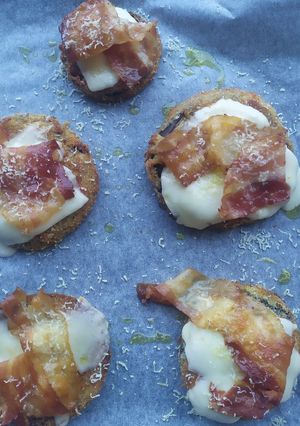 Foto di Melanzane impanate al forno con pancetta e scamorza