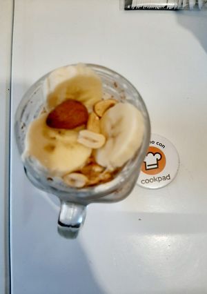 Una foto de Avena con crema de maní 🥜 y plátano 🍌