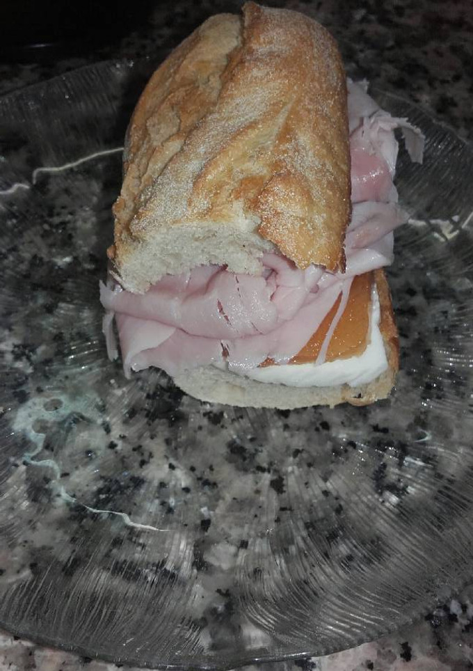 Una foto de Bocadillo madrileño