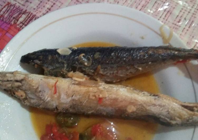 Bagaimana mengolah Tumis ikan pindang salem yang nikmat