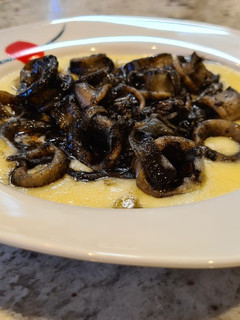 Una foto de Chipirones encebollados en su tinta