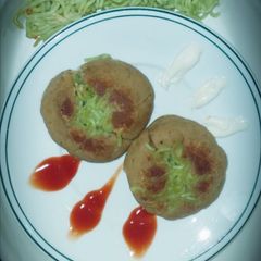 A picture of Noodles stuffed Kababs .