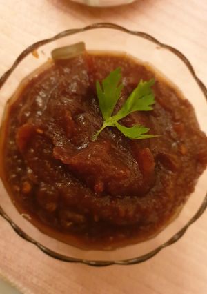 A picture of Tamarind date sauce.