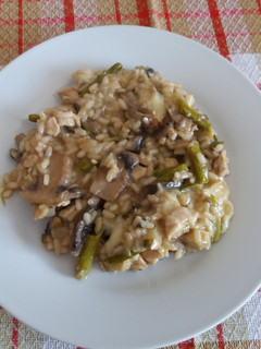 Una foto de Risotto de pollo, Champiñones y Espárragos