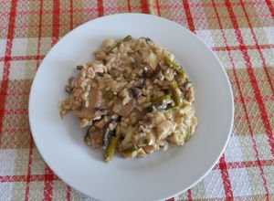 Una foto de Risotto de pollo, Champiñones y Espárragos