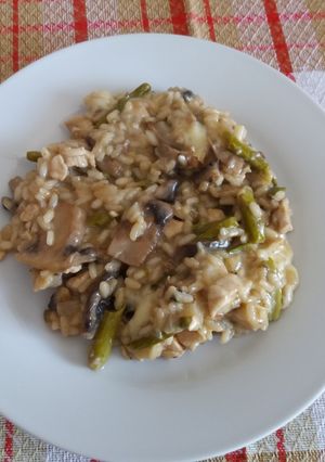 Una foto de Risotto de pollo, Champiñones y Espárragos