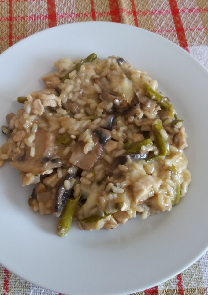 Una foto de Risotto de pollo, Champiñones y Espárragos