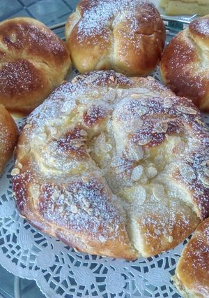 Une photo de Brioches fourré au chocolat ou à la crème pâtissière