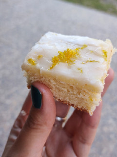 Una foto de Budín de limón esponjoso, rápido y rico