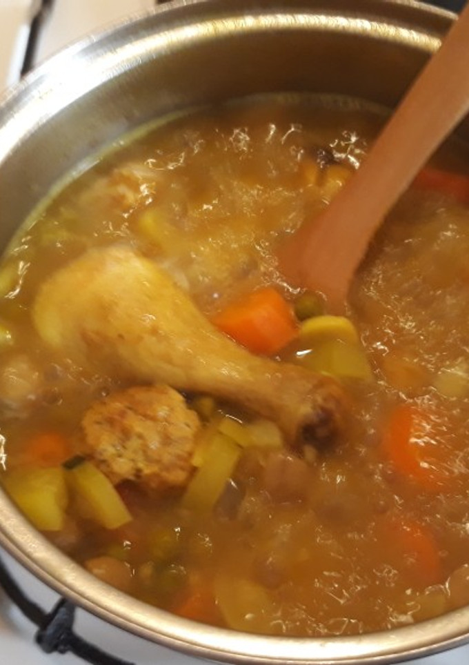 Una foto de Guiso de pollo con verduras y unas pelotitas