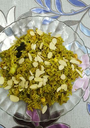 A picture of Palak biryani (spinach biryani dhara kitchen recipe).