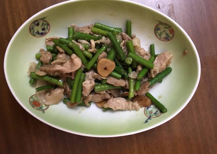 Fried garlic shoots and pork seasoned with homemade garlic soy sauce