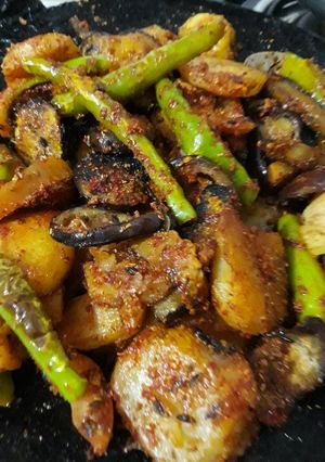 A picture of Tawa Fry Aalu Baingan (potato Bringal).