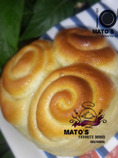 A picture of Coconut rolls.