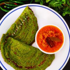 A picture of Andhra style daal dosa / Pesarattu.