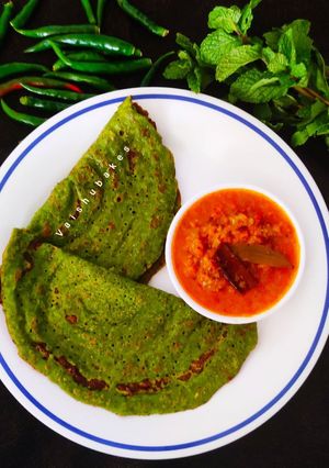 A picture of Andhra style daal dosa / Pesarattu.