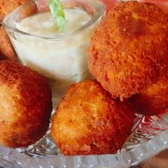 A picture of Taheni sauce.