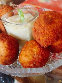 A picture of Taheni sauce.