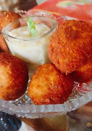 A picture of Taheni sauce.