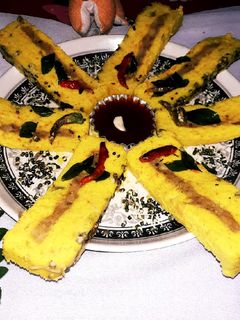 वेजिटेबल अंकुरित मूंग दाल आलू स्टफ्ड ढोकला (Vegetable ankurit moong dal aloo stuffed dhokla hindi) रेसिपी मुख्य फोटो