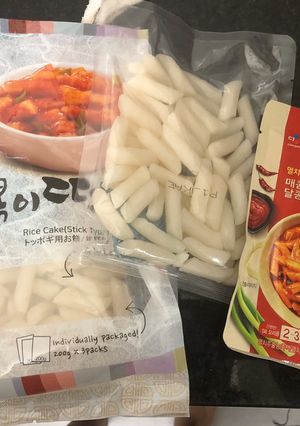 Hình của món Tokbokki hàn quốc.