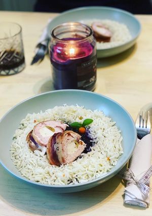 Fetával, olívával göngyölt hús recept fotója
