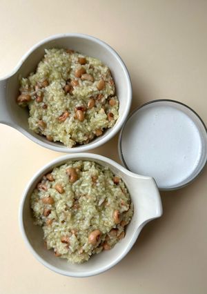 A picture of Vietnamese black eyed peas sticky rice pudding! (Chè đậu trắng).