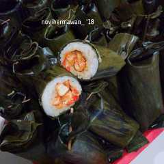 A picture of 4. Nasi arem-arem.
