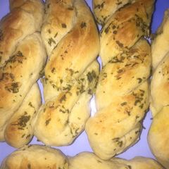 Garlic twisted bread A picture of Garlic twisted bread.