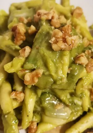 Foto di Maccheroni ferretto con asparagi, taleggio e noci