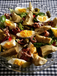 Una foto de Alcachofas en ensalada de anchoas