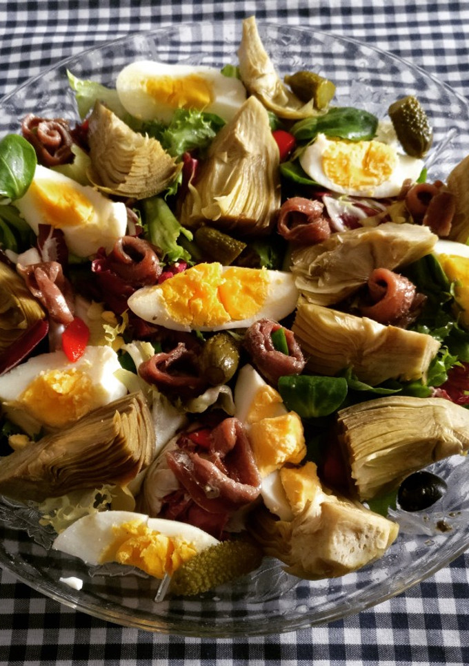 Una foto de Alcachofas en ensalada de anchoas