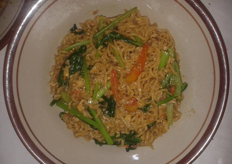 Resep Mie Goreng Pedas Maknyuss, Enak Banget