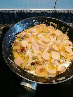 Una foto de 336. Salsa de setas y salchichas a la crema para pasta