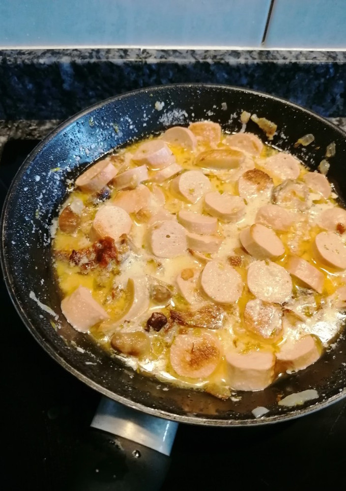 Una foto de 336. Salsa de setas y salchichas a la crema para pasta