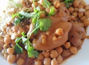 Foto principal de 70. Pies de cerdo picantes con garbanzos / Cocción lenta