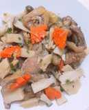 Thịt gà hầm nấm đùi gà