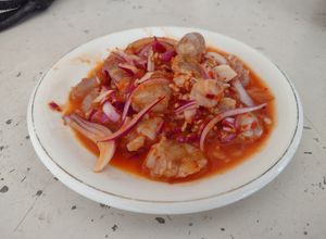 Una foto de Aguachile rojo toreado, Sonora, México 🦐🌶️🔥