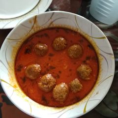 A picture of Meatball curry.