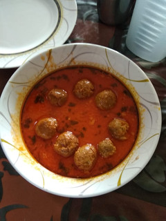 A picture of Meatball curry.