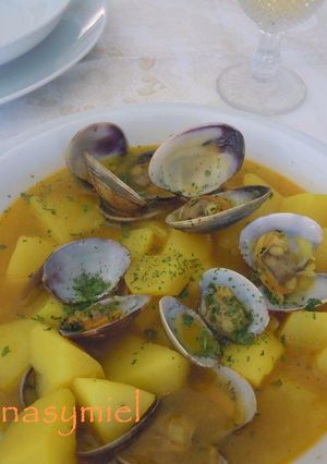 Foto principal de Sopa de almejas y patata
