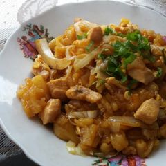 A picture of Kwetiau Goreng / Fried Flat Rice Noodle.