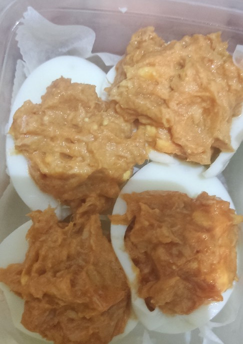 Una foto de Huevos rellenos exprés